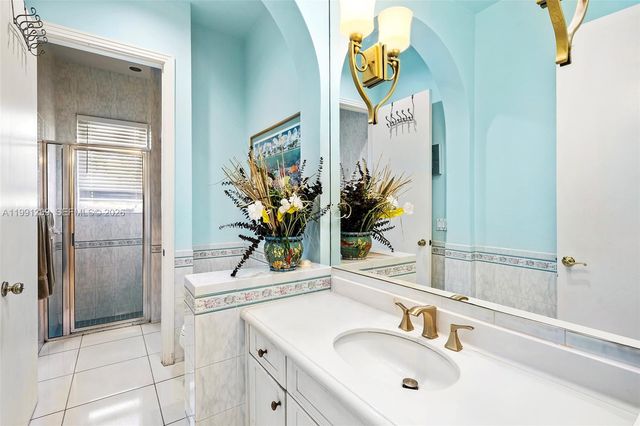 1047 S Southlake Dr, Hollywood, FL 33019