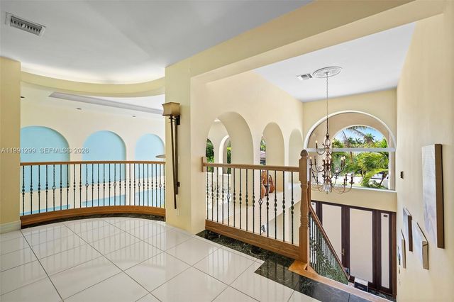 1047 S Southlake Dr, Hollywood, FL 33019