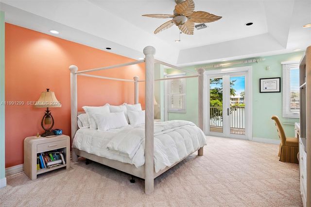 1047 S Southlake Dr, Hollywood, FL 33019