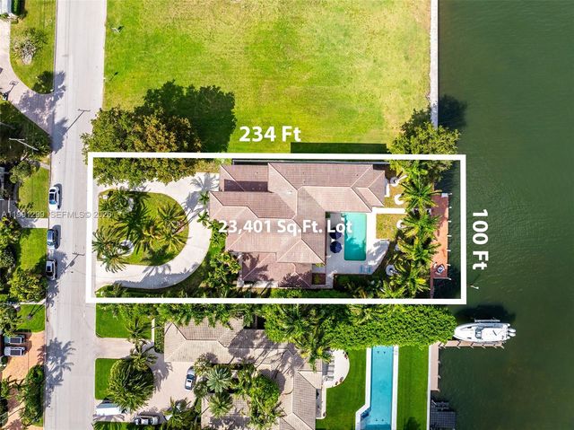 1047 S Southlake Dr, Hollywood, FL 33019