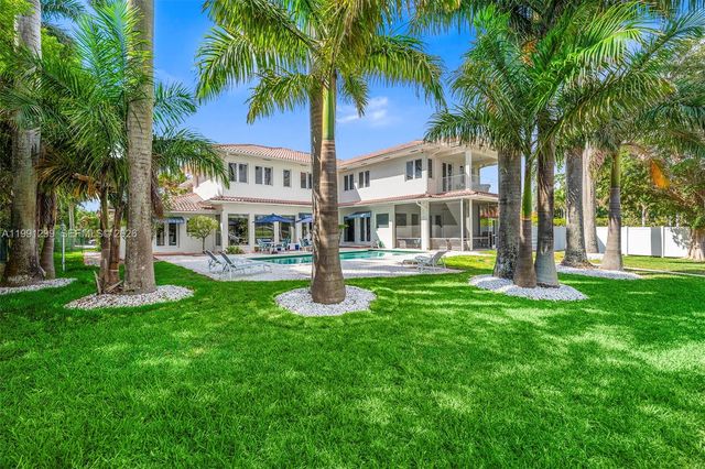 1047 S Southlake Dr, Hollywood, FL 33019