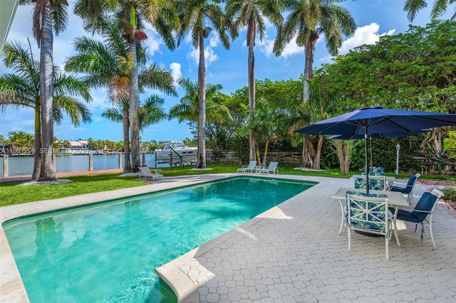 1047 S Southlake Dr, Hollywood, FL 33019