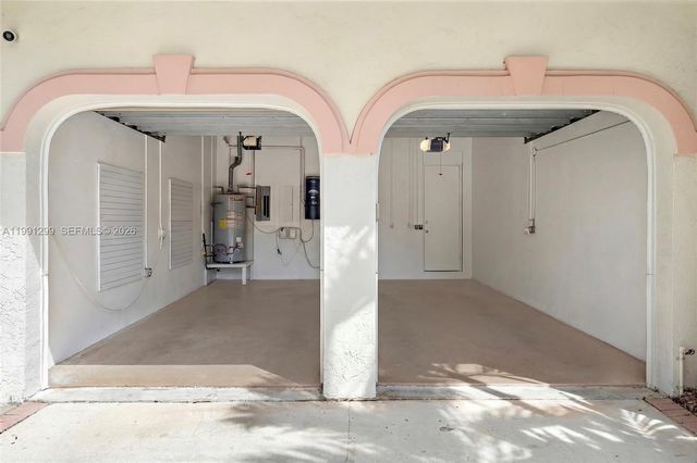 1047 S Southlake Dr, Hollywood, FL 33019