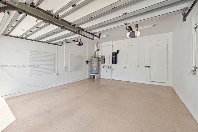 1047 S Southlake Dr, Hollywood, FL 33019