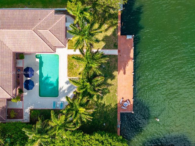 1047 S Southlake Dr, Hollywood, FL 33019