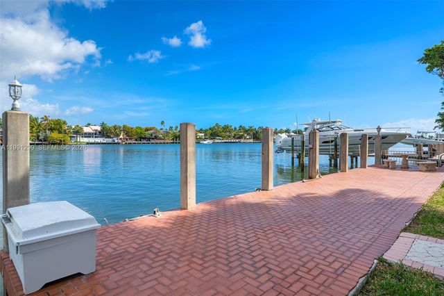1047 S Southlake Dr, Hollywood, FL 33019
