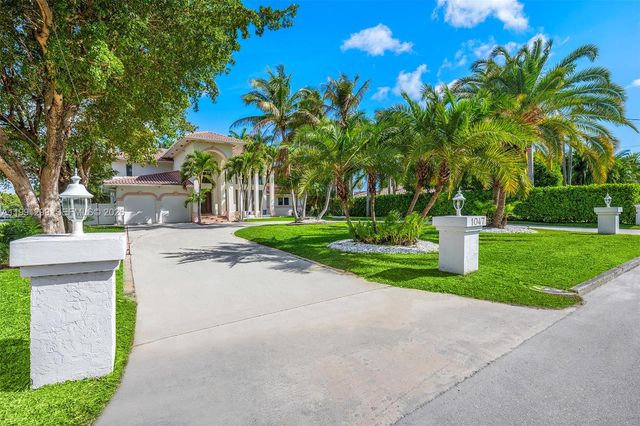 1047 S Southlake Dr, Hollywood, FL 33019