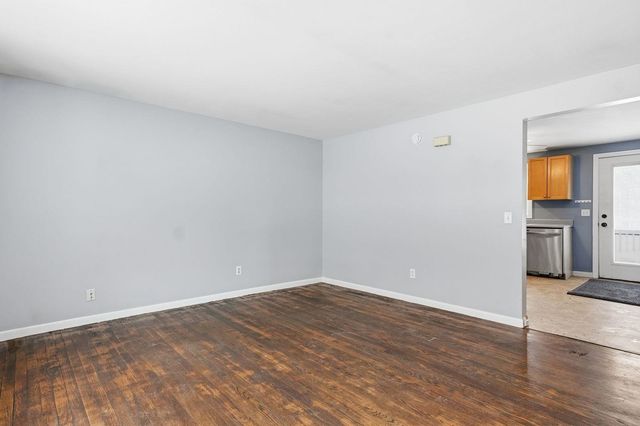 8 Rayes Drive, Hudson, NH 03051