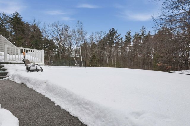 8 Rayes Drive, Hudson, NH 03051