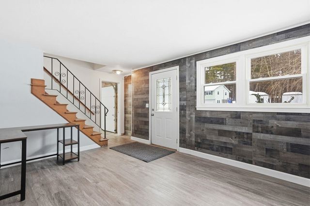 8 Rayes Drive, Hudson, NH 03051