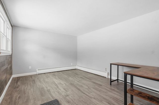 8 Rayes Drive, Hudson, NH 03051