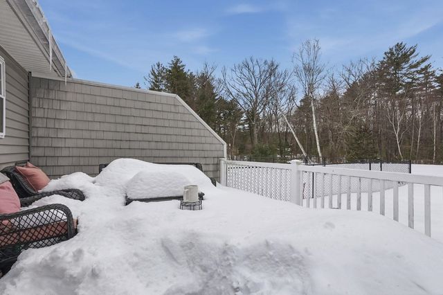 8 Rayes Drive, Hudson, NH 03051