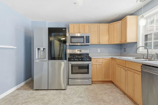 8 Rayes Drive, Hudson, NH 03051