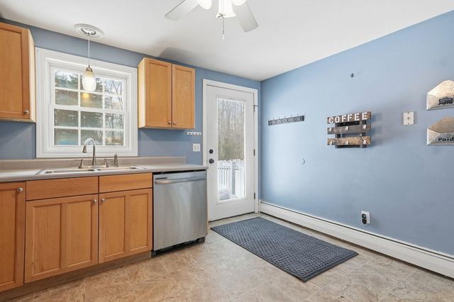 8 Rayes Drive, Hudson, NH 03051