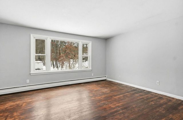 8 Rayes Drive, Hudson, NH 03051