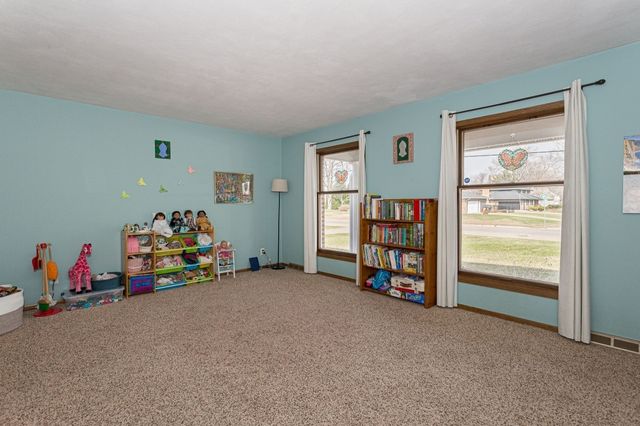 2039 E 46th Street, Davenport, IA 52807