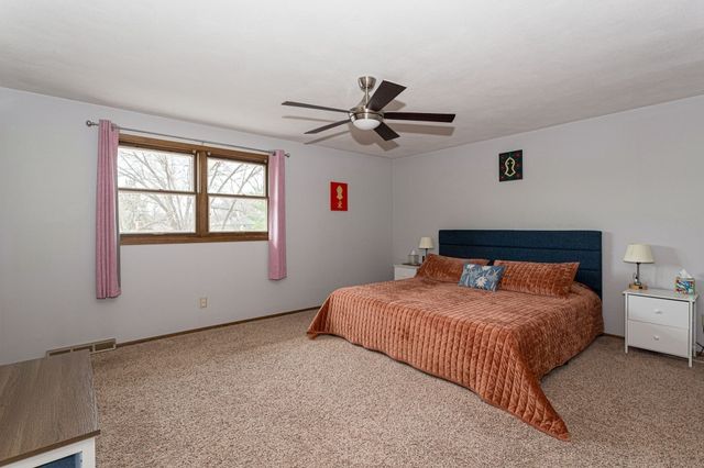 2039 E 46th Street, Davenport, IA 52807