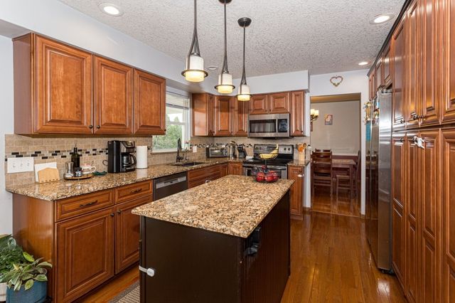 2039 E 46th Street, Davenport, IA 52807