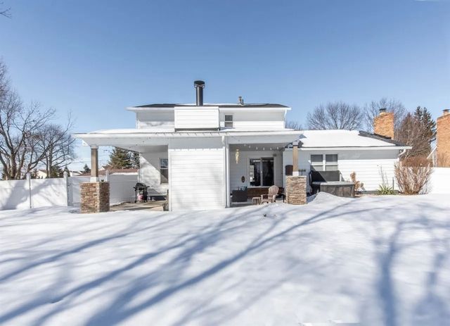 2039 E 46th Street, Davenport, IA 52807