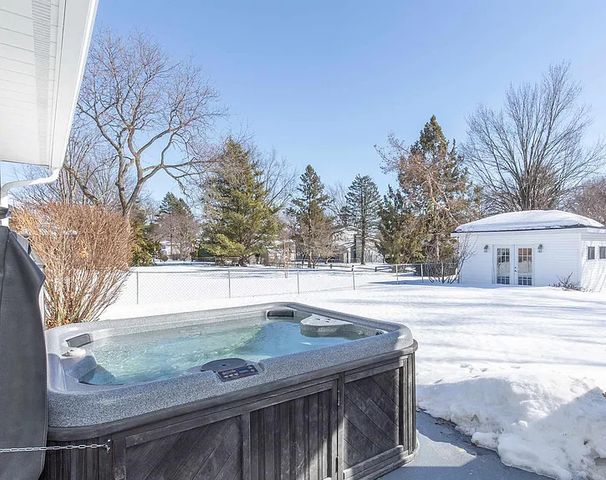 2039 E 46th Street, Davenport, IA 52807