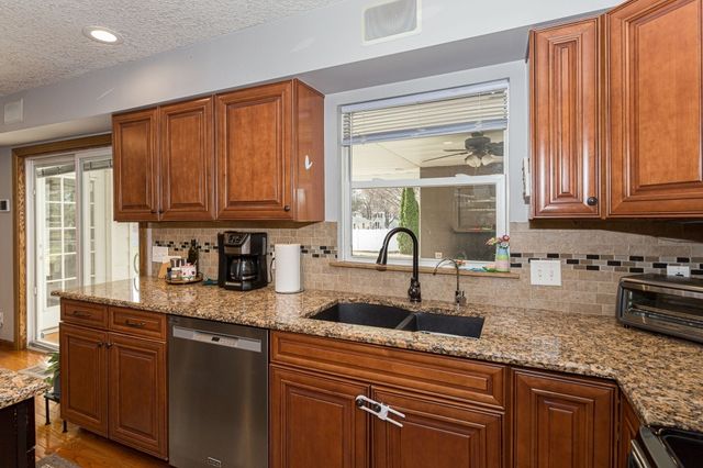 2039 E 46th Street, Davenport, IA 52807