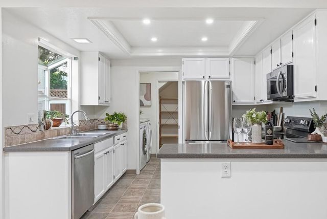 38 Devonshire Avenue 6, Mountain View, CA 94043