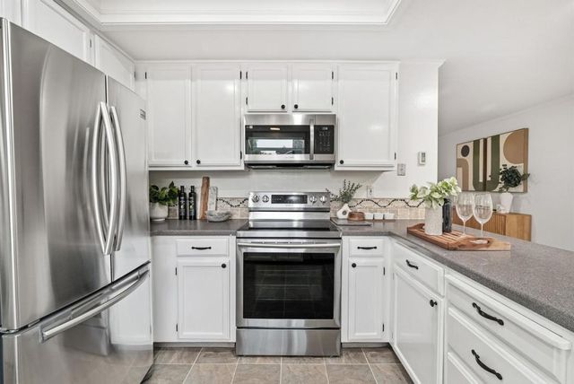 38 Devonshire Avenue 6, Mountain View, CA 94043