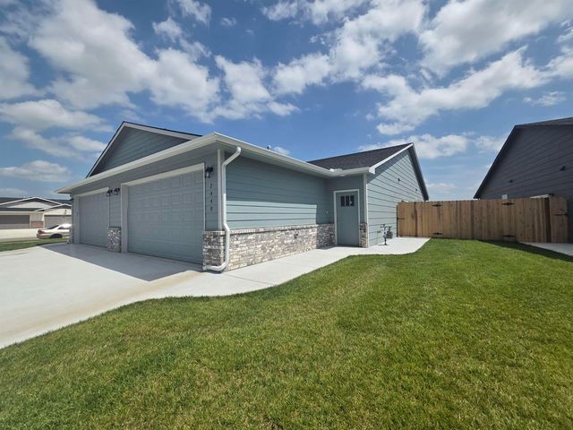 2449 S Wheatland Ct, Wichita, KS 67235