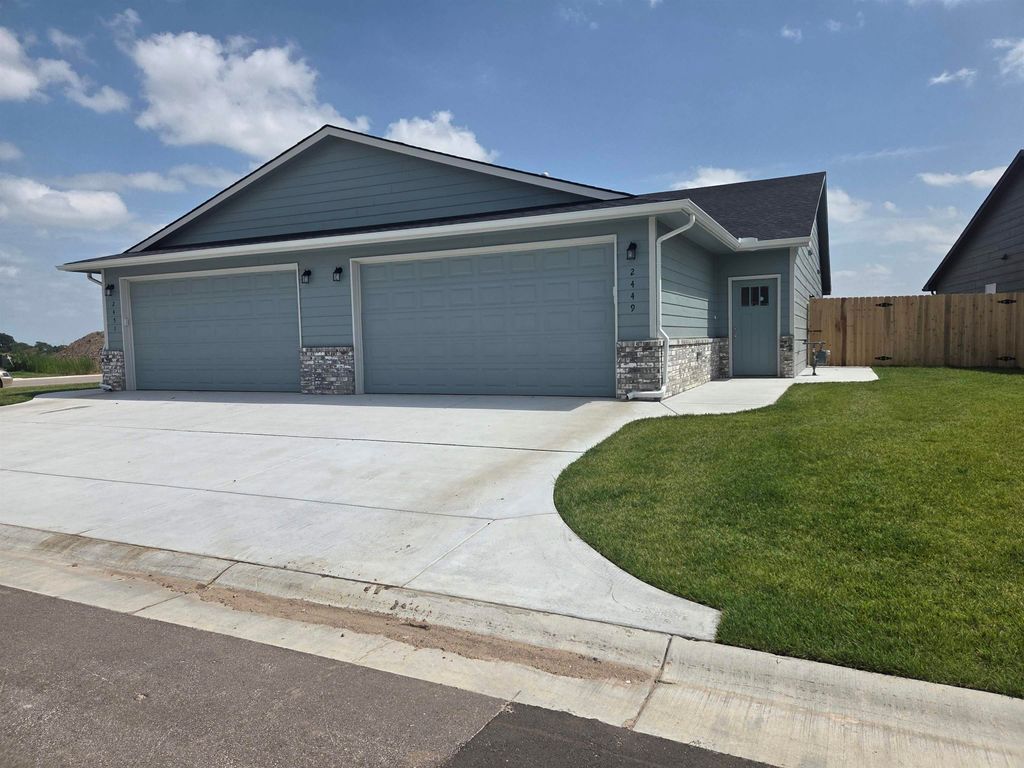 2449 S Wheatland Ct, Wichita, KS 67235