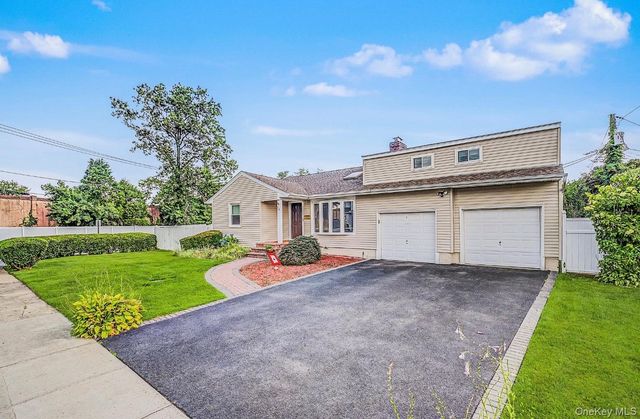 28 Greenvale Lane, Syosset, NY 11791