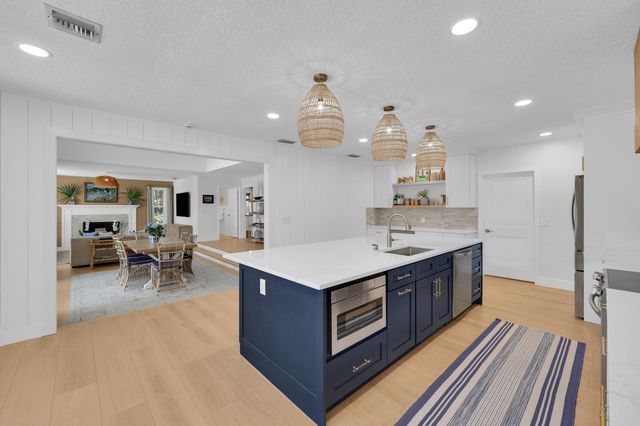 14138 Leeward Way, Palm Beach Gardens, FL 33410