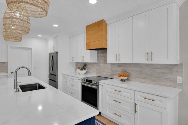 14138 Leeward Way, Palm Beach Gardens, FL 33410
