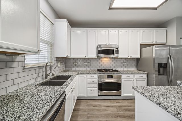 982 TUSCANY Drive, Streamwood, IL 60107