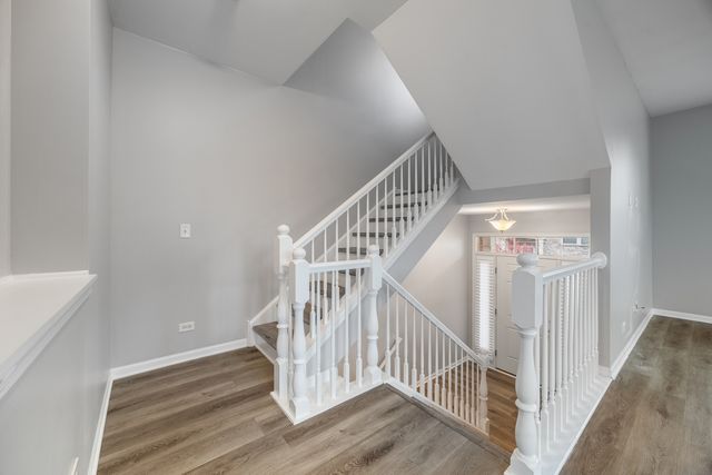 982 TUSCANY Drive, Streamwood, IL 60107