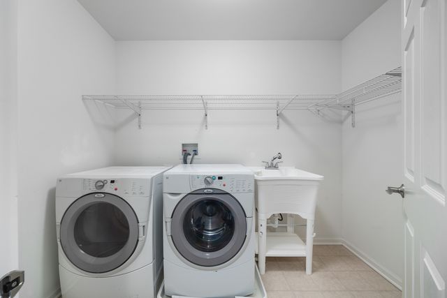 982 TUSCANY Drive, Streamwood, IL 60107