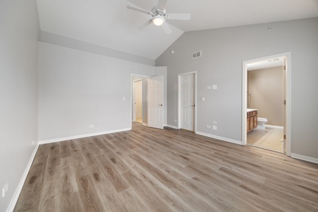 982 TUSCANY Drive, Streamwood, IL 60107