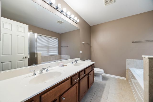 982 TUSCANY Drive, Streamwood, IL 60107