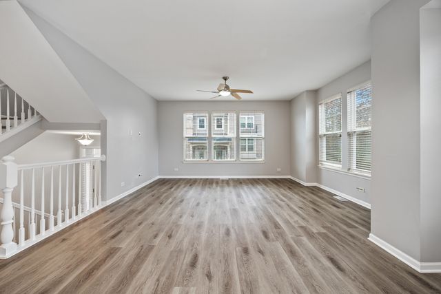 982 TUSCANY Drive, Streamwood, IL 60107