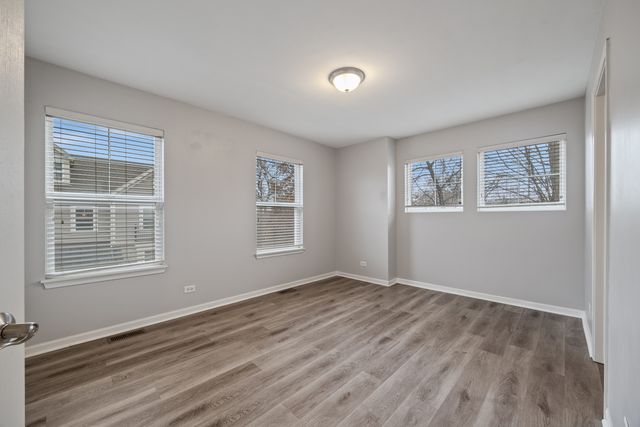 982 TUSCANY Drive, Streamwood, IL 60107