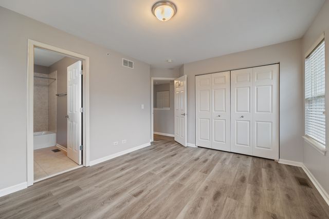 982 TUSCANY Drive, Streamwood, IL 60107