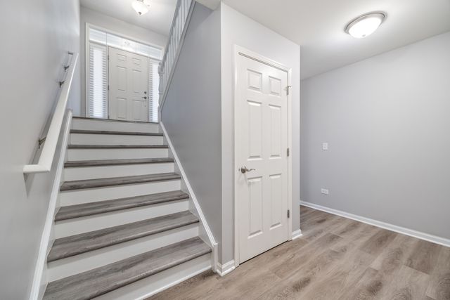 982 TUSCANY Drive, Streamwood, IL 60107