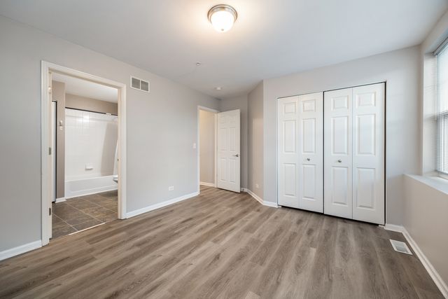 982 TUSCANY Drive, Streamwood, IL 60107