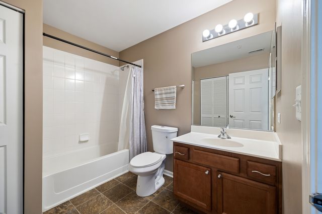 982 TUSCANY Drive, Streamwood, IL 60107