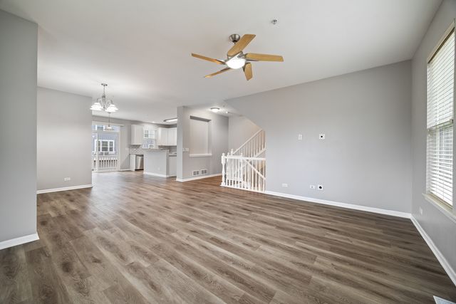 982 TUSCANY Drive, Streamwood, IL 60107