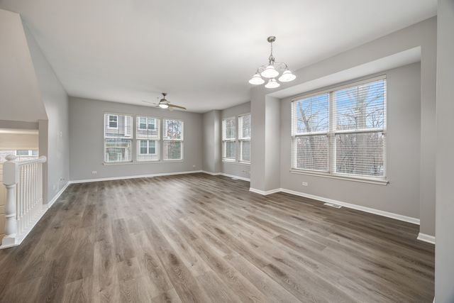 982 TUSCANY Drive, Streamwood, IL 60107