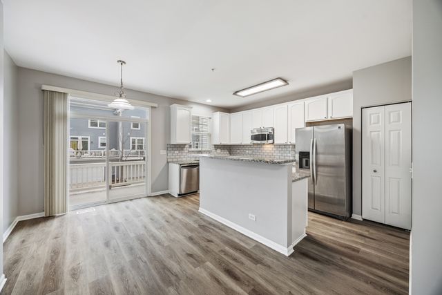 982 TUSCANY Drive, Streamwood, IL 60107