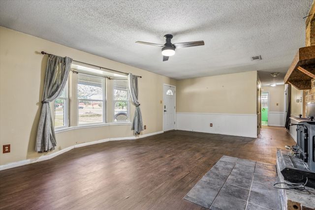 669 S Oak Street, Van, TX 75790
