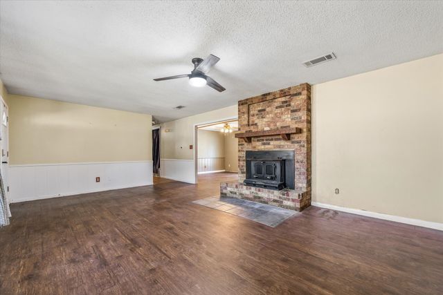 669 S Oak Street, Van, TX 75790