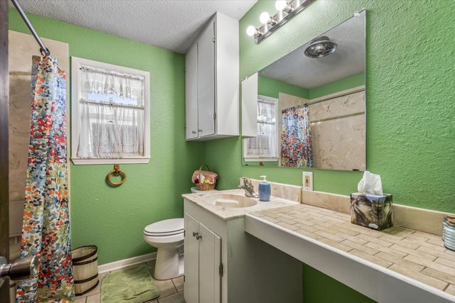 669 S Oak Street, Van, TX 75790