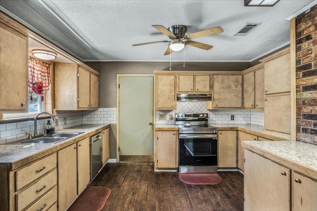 669 S Oak Street, Van, TX 75790